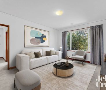 Spacious & Stylish Family Home in Prime Camberwell Location - Photo 2
