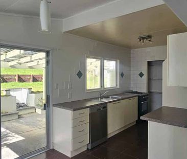 Parahaki- 4 Bedroom - Photo 1