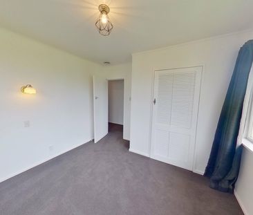 Easy living with great location - Photo 3