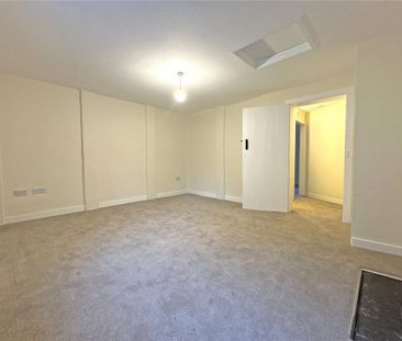 2 bedroom end of terrace house to rent - Photo 4