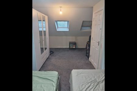 Room in a Shared House, Victoria Road, IG11 - Photo 2