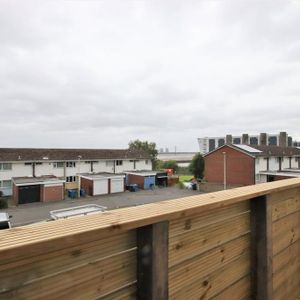 4 bedroom townhouse to rent - Photo 2