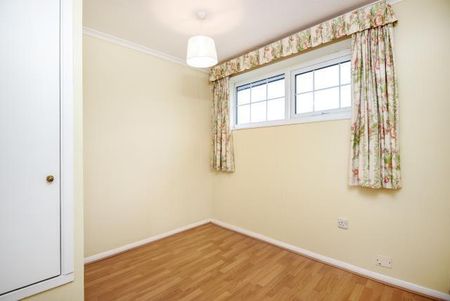 3 bedroom end of terrace house to rent - Photo 5