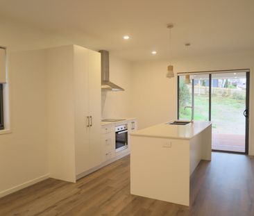 8 Eleni Avenue Kingston TAS 7050 Australia - Photo 2
