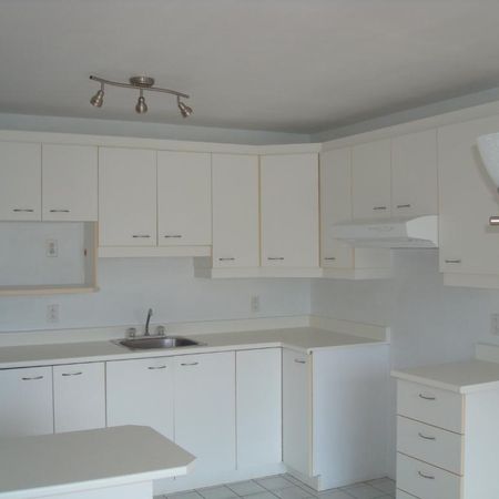5 1/2 premier étage dans un 6 logements - Photo 4