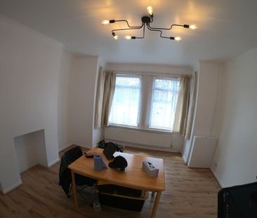 2 Bed Flat, Westhendon Broadway, NW9 - Photo 4