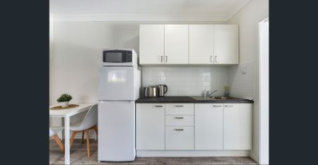 BRAND NEW FULLY FURNISHED, DESIGNER STUDIO APARTMENT – BILLS INCLUDED! - Photo 2