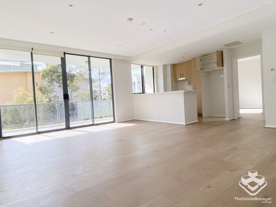 Quiet east facing and timber floor apartment - Photo 1