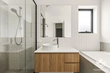 Luxury 4 Bedrooms Townhouse - Photo 3