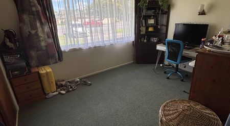 Tidy 2 bedroom unit - Photo 2