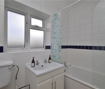 Larch Avenue, Guildford, Surrey, GU1 1JY - Photo 3