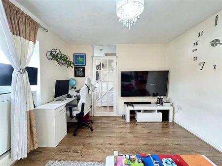 Hare Street Springs, Harlow, CM19 - Photo 5