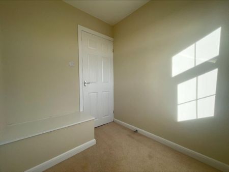 3 bedroom end of terrace house to rent - Photo 4