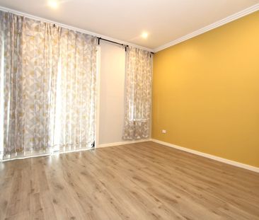 Family Home with there bath and one room Downstairs - Photo 2