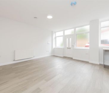 1 bed Apartment To Let - Photo 6