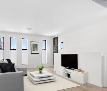 Modern Townhouse Living in Prime Location - Photo 1