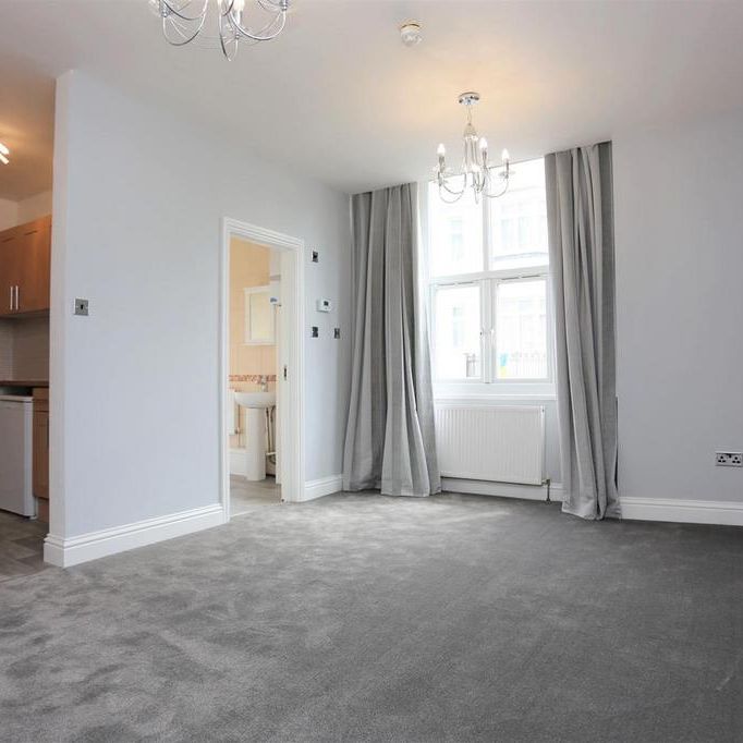 Studio to rent - Photo 1