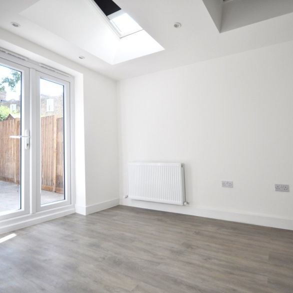 One Bedroom Flat to rent in London - Photo 1