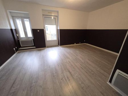 Location Appartement 4 pièces 75m² LE CREUSOT 71200 - Photo 3