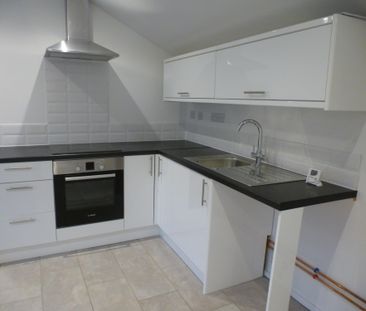 Sparrow Lane, Swindon, Royal Wootton Bassett - Photo 1