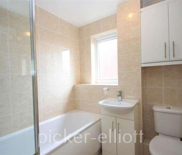 Livia Close, Hinckley, LE10 - Photo 2