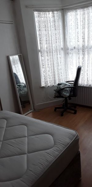 Room in a Shared House, Ethnard Road, SE15 - Photo 1