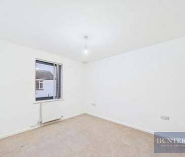 1 bedroom Flat To Let - Photo 2