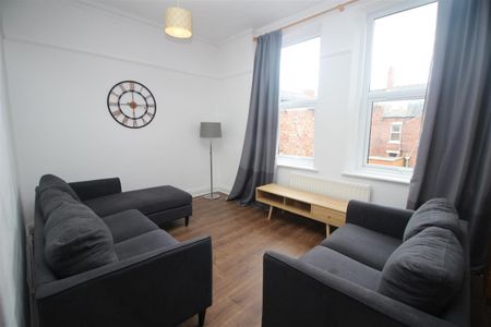 4 bedroom Student Maisonette to rent in Lavender Gardens, West Jesmond, Newcastle Upon Tyne - Photo 3