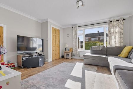 3 bedroom semi-detached house to rent - Photo 2