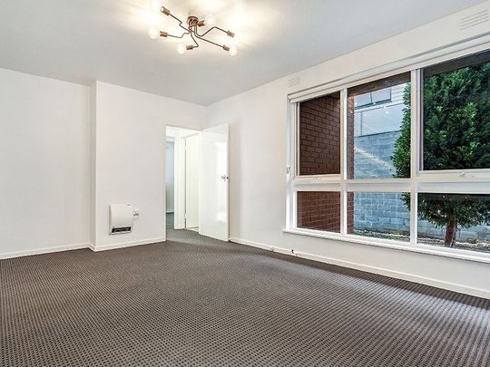 Spacious Ground-Floor Living in Prime Coburg Location - Photo 1