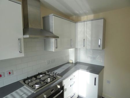 2 bedroom terraced house to rent - Photo 4
