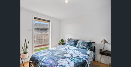 Renovated Kitchen, Spacious Backyard & Double Garage - Photo 4