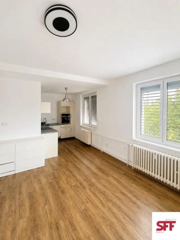 Pronájem prostorného bytu 2+kk částečně zařízený se klepem Púchovská Praha 4 Záběhlice - Photo 4