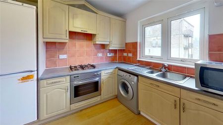 2 bedroom flat to rent - Photo 4