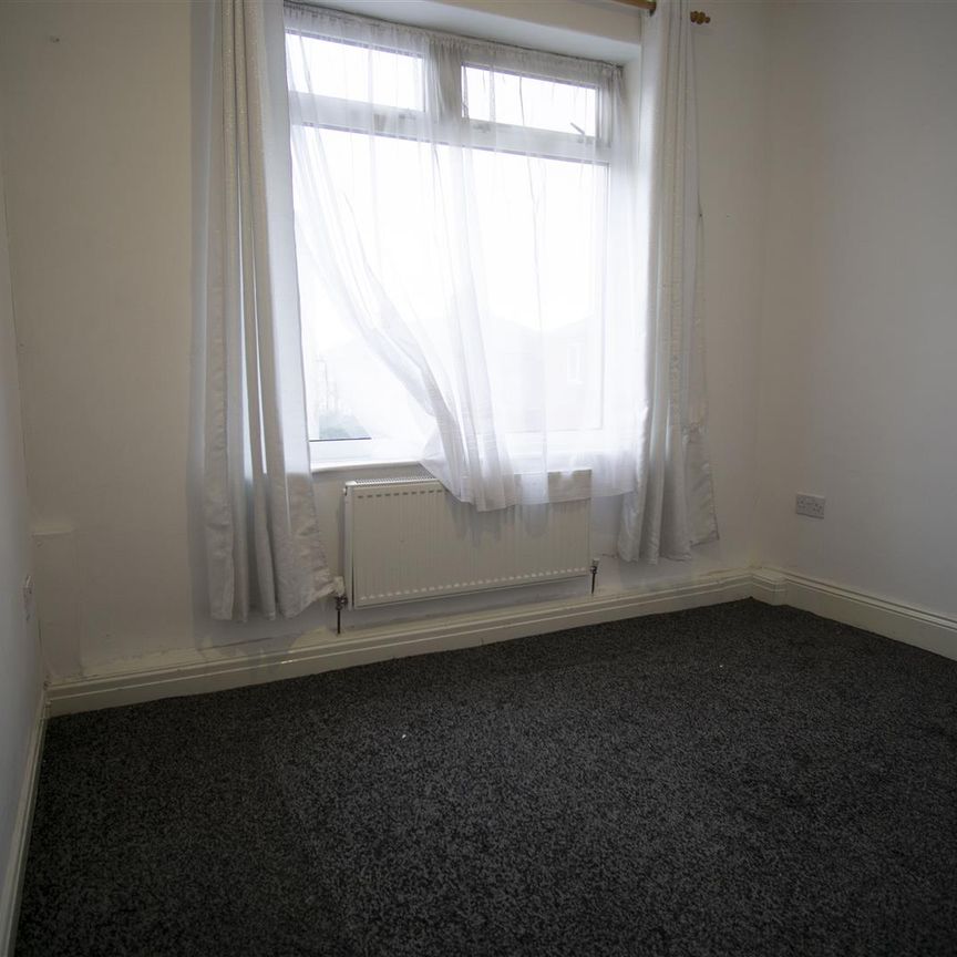 3 Bed House to Let on Calverley Street, Preston - Photo 1