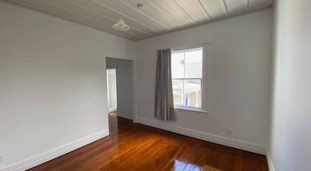 Central character home - Photo 2