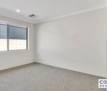 GORGEOUS 5X2 FAMILY HOME IN DAYTON – 12 HENDON ROAD! - Photo 2