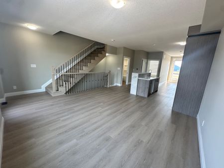 For Lease - 17 Keystone Trail Unit# UNIT 4, Welland, Ontario - Photo 4