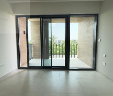 Brand New Villa - Single Row - On the main park - Photo 2