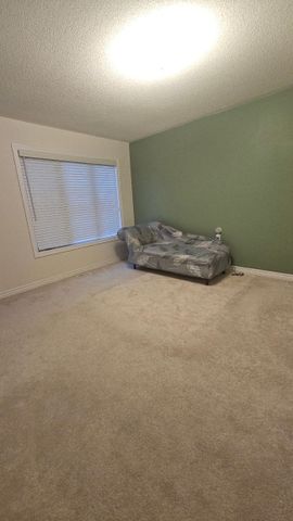 For Lease - 268 Bonnieglen Farm Boulevard, Caledon, Ontario - Photo 2