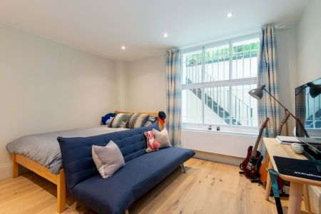 4 bedroom flat to rent - Photo 4