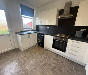 3 bedroom flat to rent - Photo 5