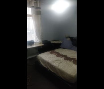Room in a Shared House, Selby Road, E13 - Photo 3