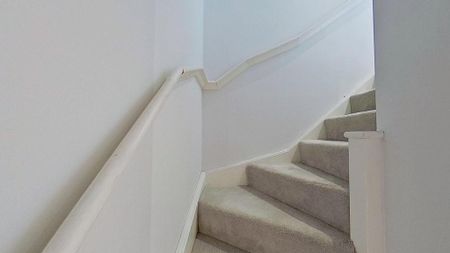 3 bedroom flat to rent - Photo 5