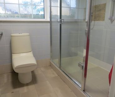 3 bed Bungalow - To Let - Photo 4