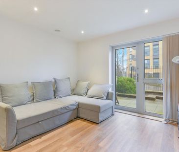 One bedroom flat in the heart of Guildford, GU1. - Photo 1