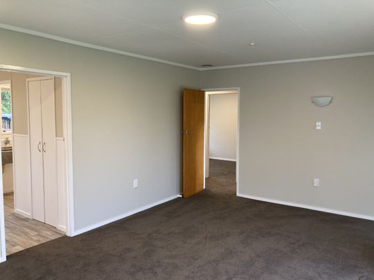 Newly refurbished unit. - Photo 1