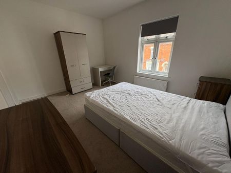 3 bedroom house share to rent - Photo 2