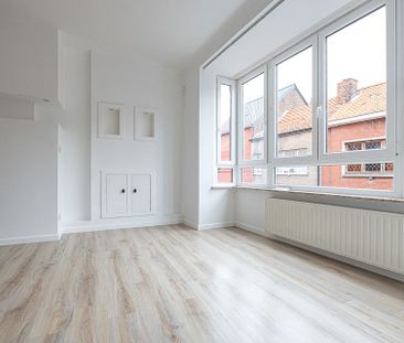 Recent gerenoveerd appartement met 2 slaapkamers - Photo 2