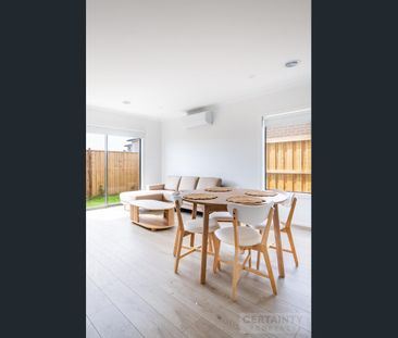 Brand-New Modern Co-Living Home – Private Ensuite Room Available - Photo 3